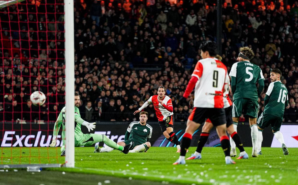 yy易游官方首页窗口期全明星赛焦点战，费耶诺德临场应变，态度坚定，轮换策略成焦点的简单介绍