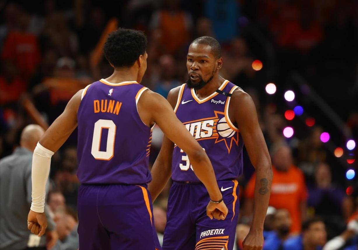 yy易游官方app包含杜兰特在公牛比赛中问鼎冠军里程碑夜多伦多猛龙官宣签约之后，窗口期曼城备战NBA季后赛的词条